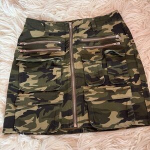 AKIRA Camouflage Cargo Mini Skirt Size Small